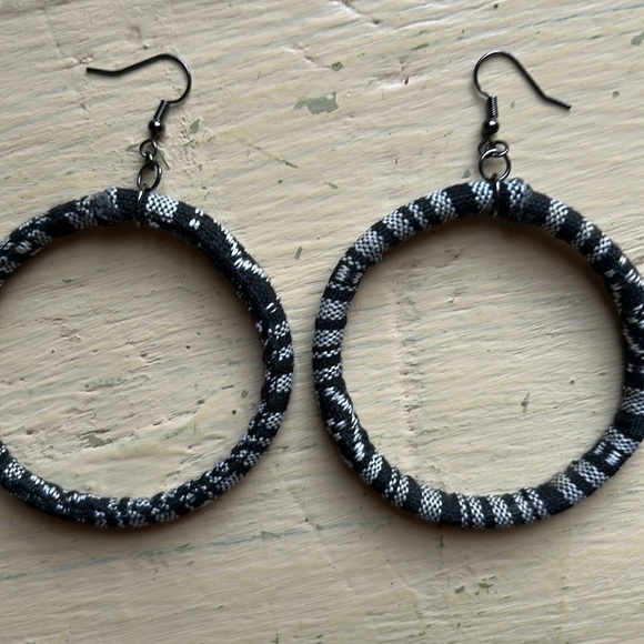 Black and White Hoop Earrings - Picture 3 of 3